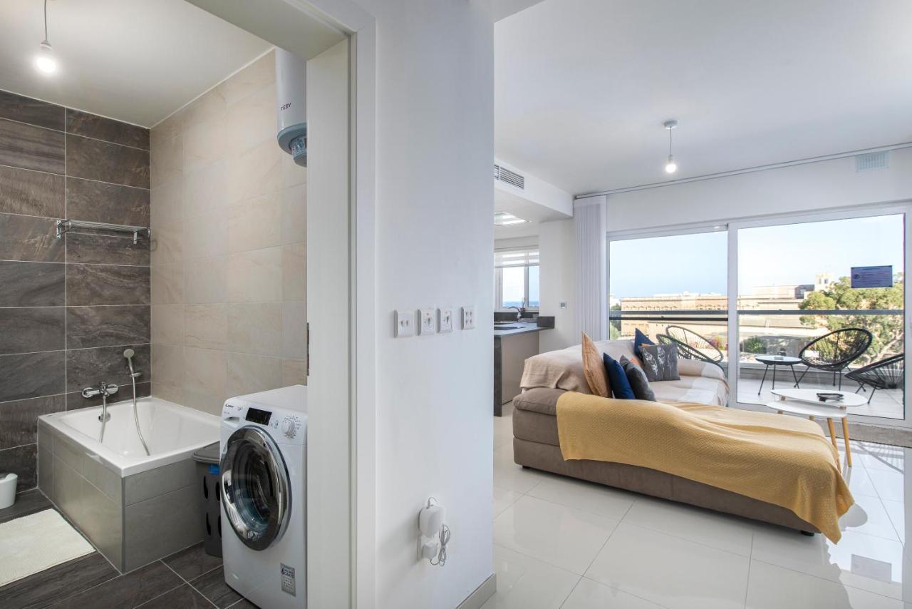 Spacious, Modern & Cosy 2 Bedroom 2 Bathroom Apartment - St. Julians Saint Julian's Bagian luar foto