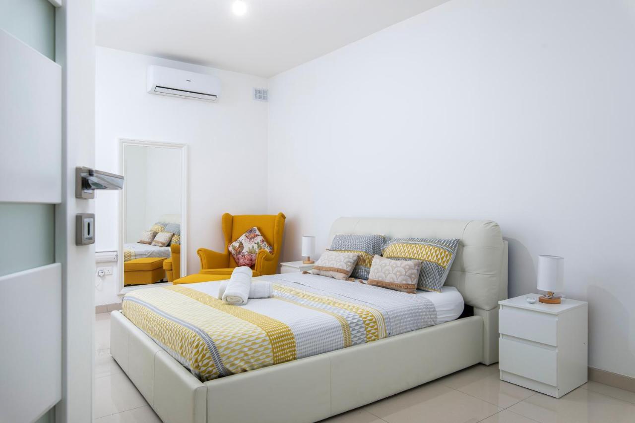 Spacious, Modern & Cosy 2 Bedroom 2 Bathroom Apartment - St. Julians Saint Julian's Bagian luar foto