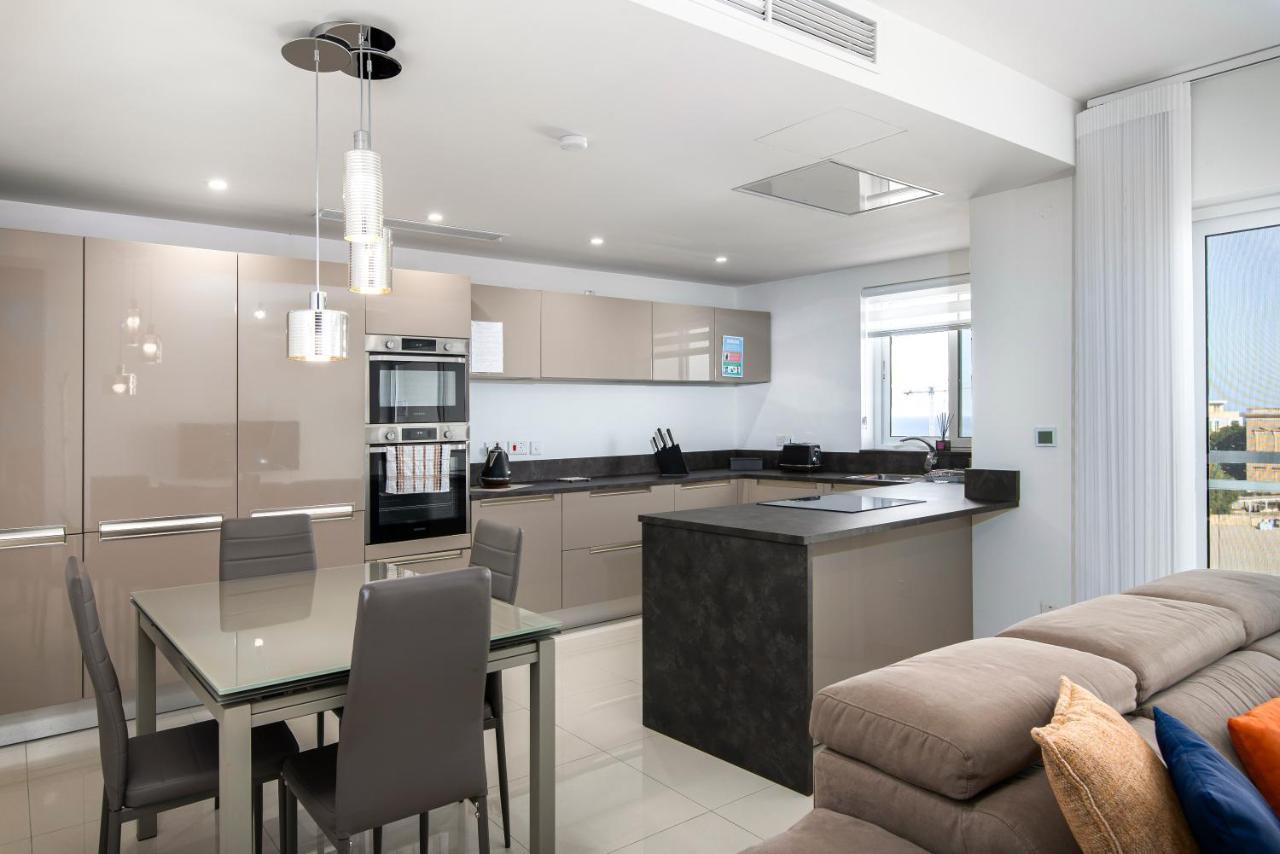 Spacious, Modern & Cosy 2 Bedroom 2 Bathroom Apartment - St. Julians Saint Julian's Bagian luar foto