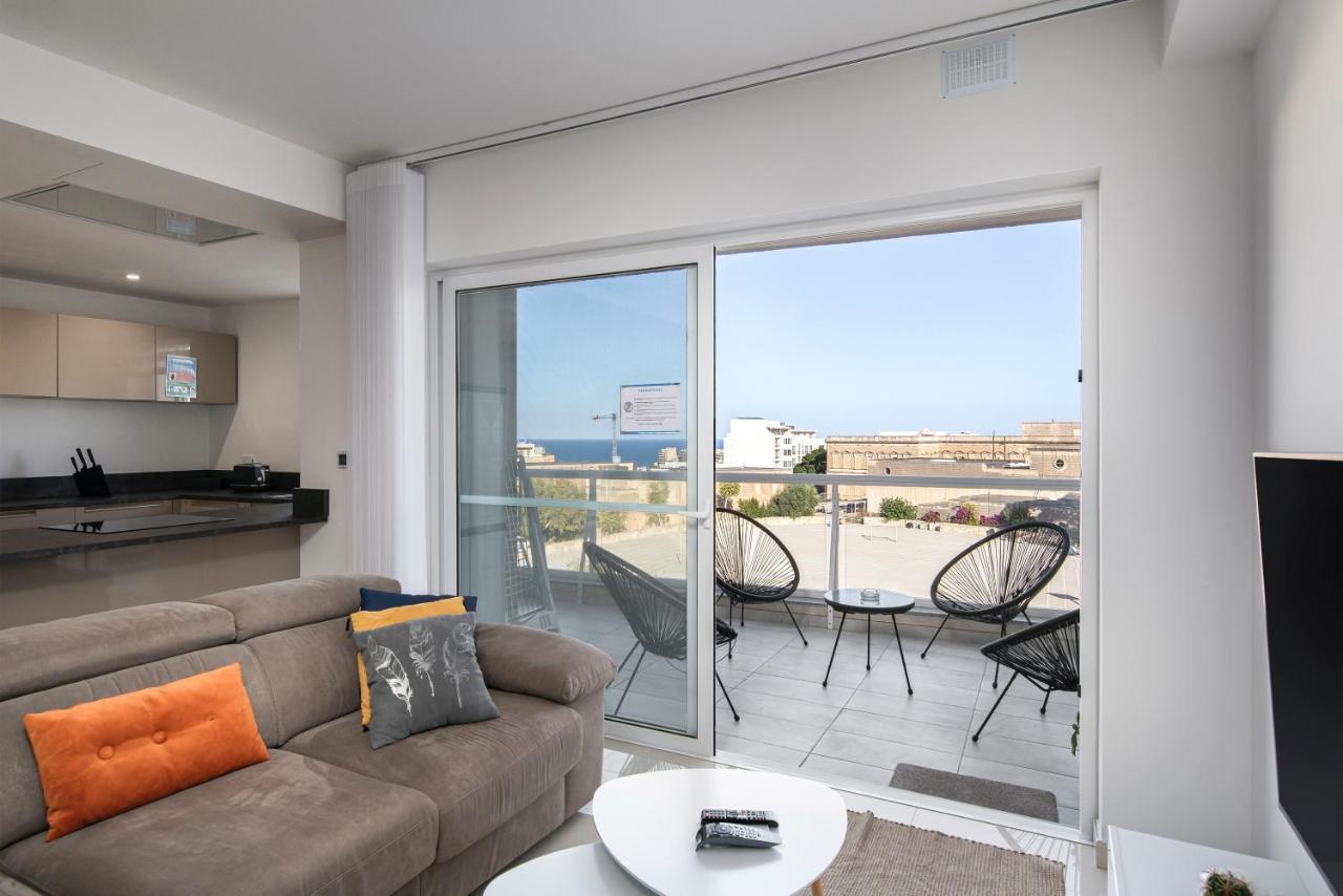 Spacious, Modern & Cosy 2 Bedroom 2 Bathroom Apartment - St. Julians Saint Julian's Bagian luar foto