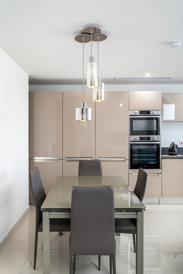 Spacious, Modern & Cosy 2 Bedroom 2 Bathroom Apartment - St. Julians Saint Julian's Bagian luar foto