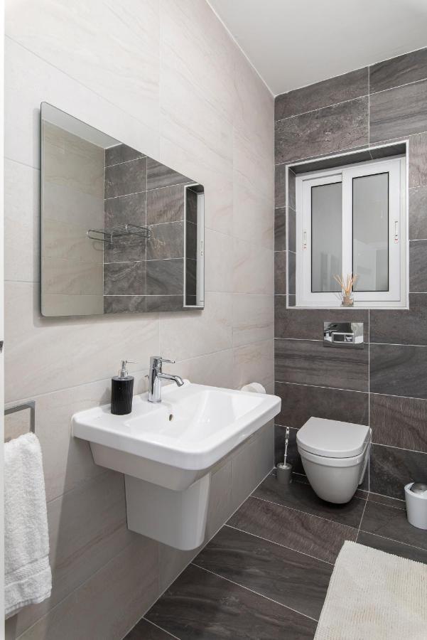 Spacious, Modern & Cosy 2 Bedroom 2 Bathroom Apartment - St. Julians Saint Julian's Bagian luar foto