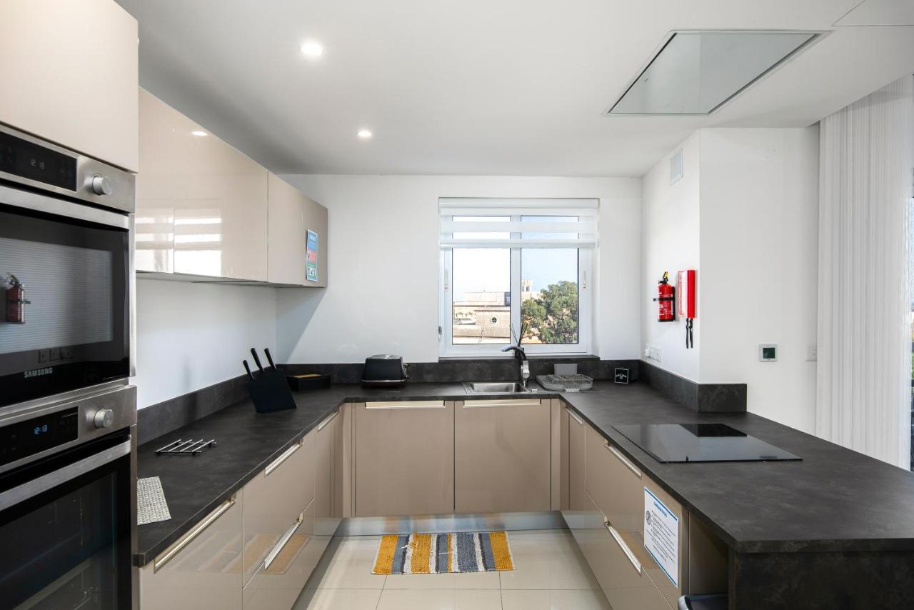 Spacious, Modern & Cosy 2 Bedroom 2 Bathroom Apartment - St. Julians Saint Julian's Bagian luar foto